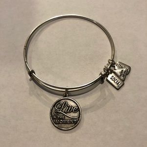 Live In the Moment Bangle